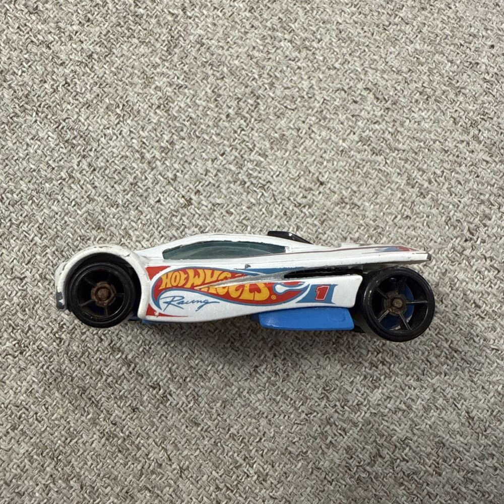 Rare 2001 Hot Wheels Racing Sling Shot #1 White With Blue Windshield Red Rims
